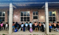 世俱杯:铁皮房、土操场，这里有一座“筑梦”摔跤馆